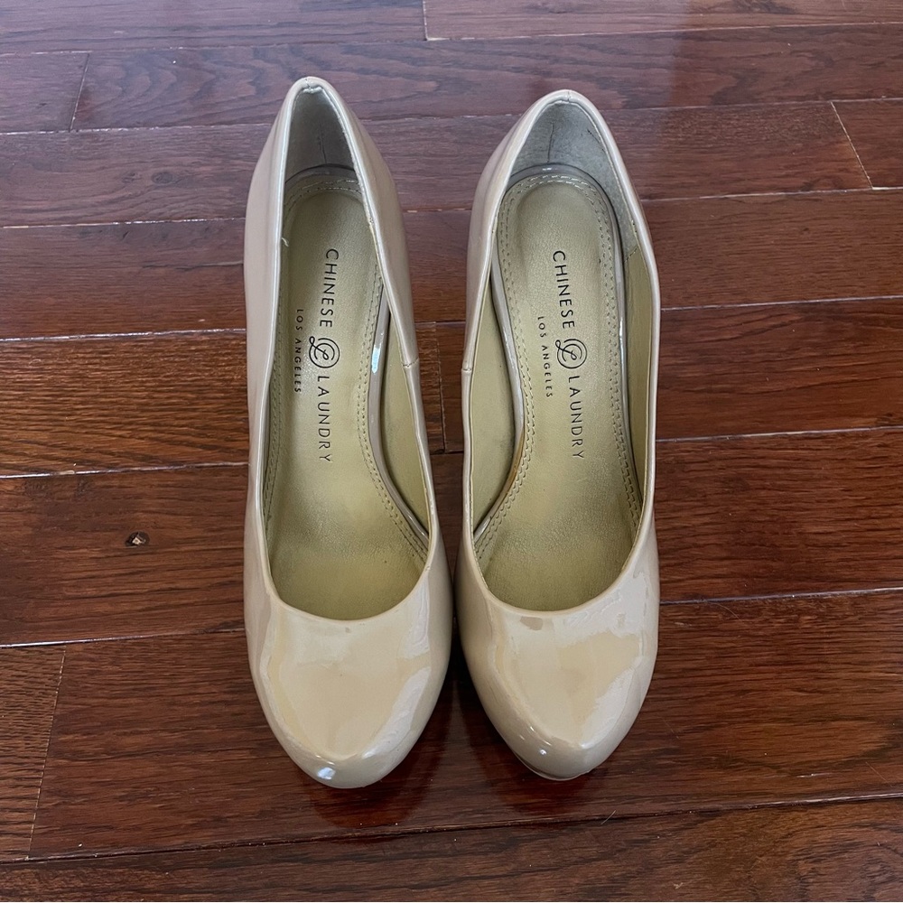 Chinese Laundry Women's Cream Pumps